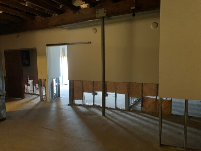 More Photos Of 2003-2011 Main St, Santa Monica Freestanding For Sale