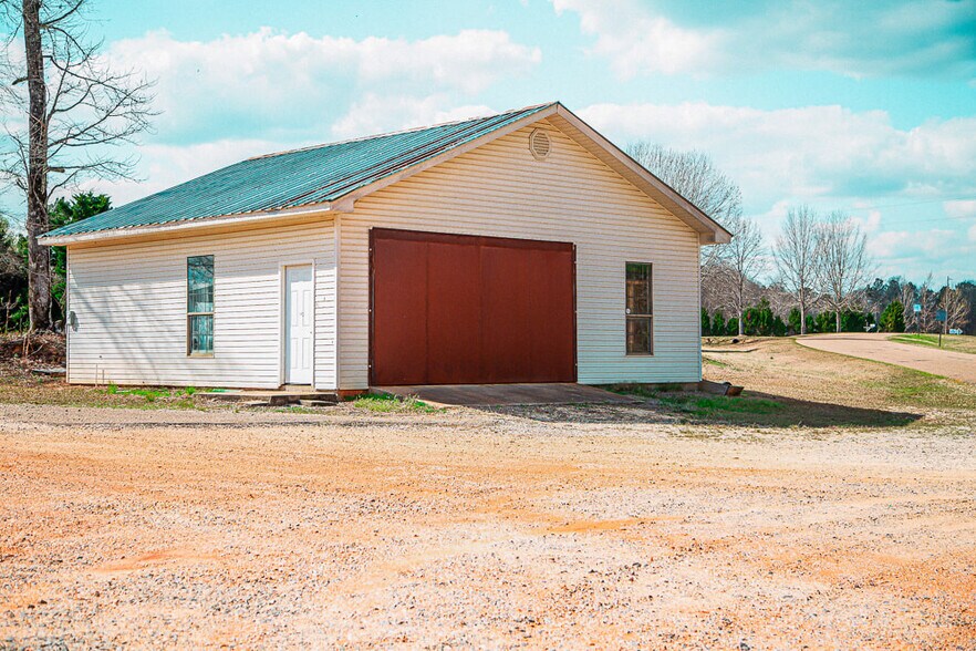 More Photos Of 2777 Hwy 83, Evergreen Service Station For Sale