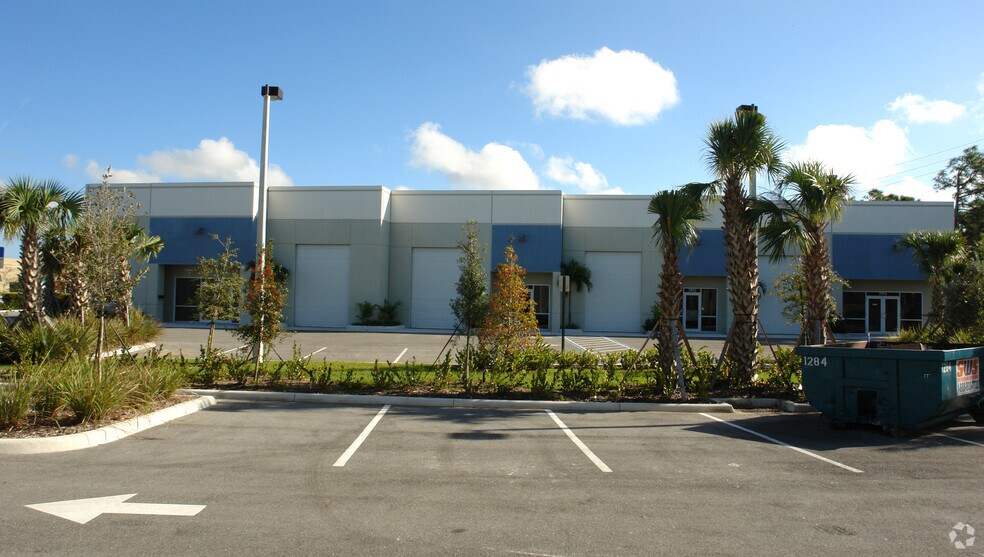 More Photos Of 7948-7966 SW Jack James Dr, Stuart Unknown For Lease
