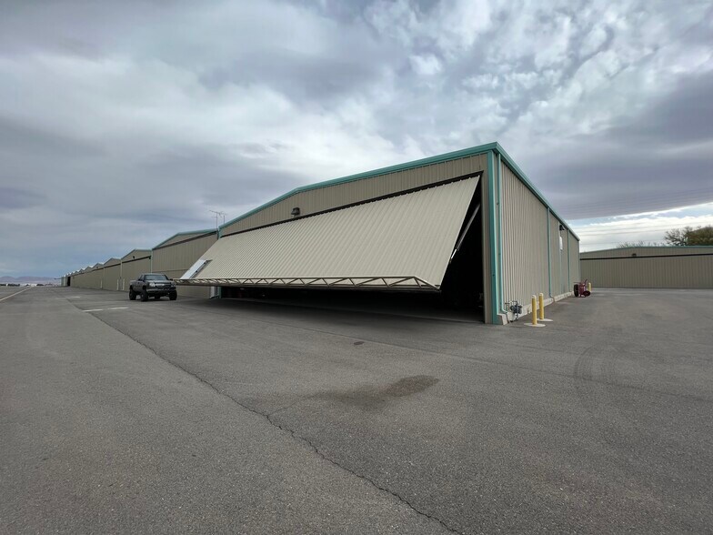More Photos Of 2730 Airport Dr, North Las Vegas Airplane Hangar For Sale