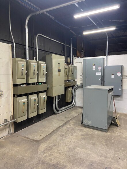 More Photos Of 6222 Webster St, Dayton Warehouse For Lease