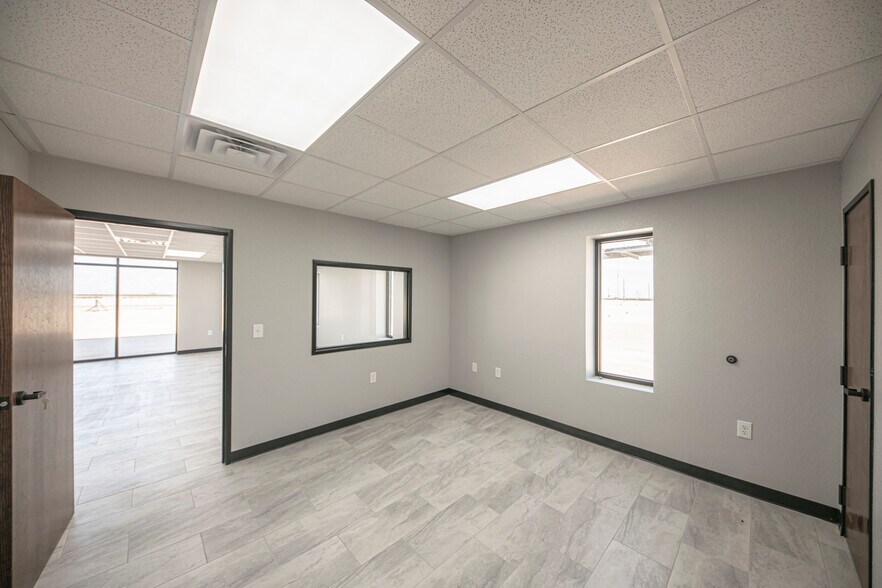 More Photos Of 16571 W Basin S, Odessa Warehouse For Sale