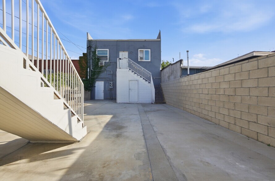 More Photos Of 8317 Whittier Blvd, Pico Rivera Storefront Retail Residential For Sale