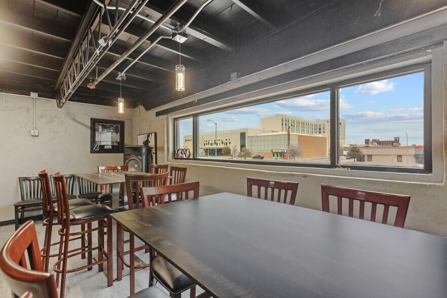 More Photos Of 418 N Grant Ave, Odessa Bar For Sale