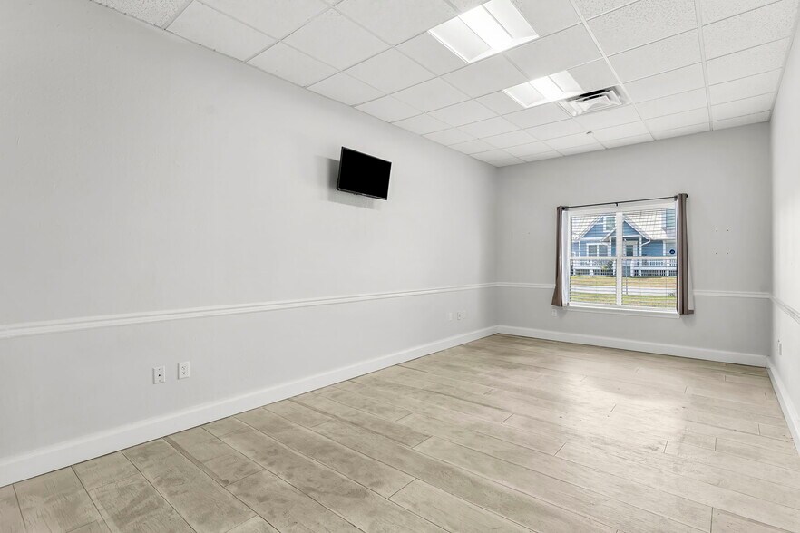 More Photos Of 5907 Sr-22, Panama City Funeral Home For Lease