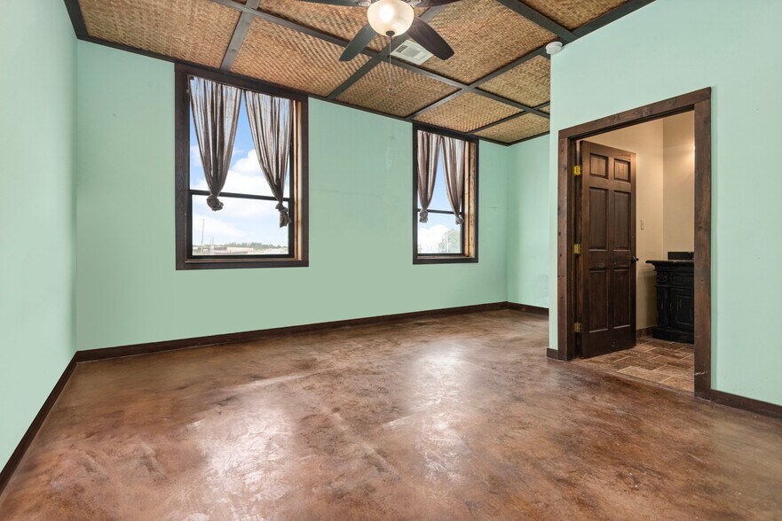 More Photos Of 1941 Spring Cypress Rd, Spring Warehouse For Sale