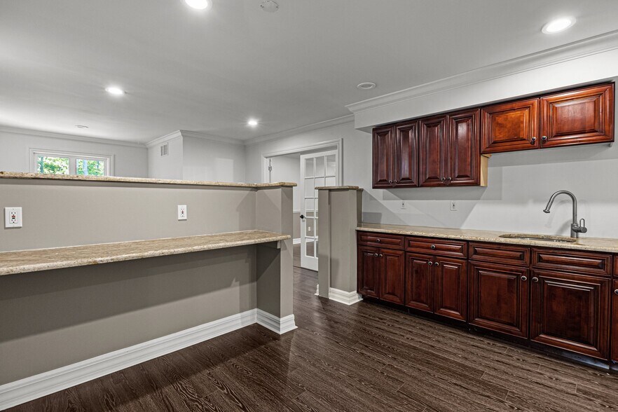 More Photos Of 352 Monmouth Rd, Millstone Township Office For Lease