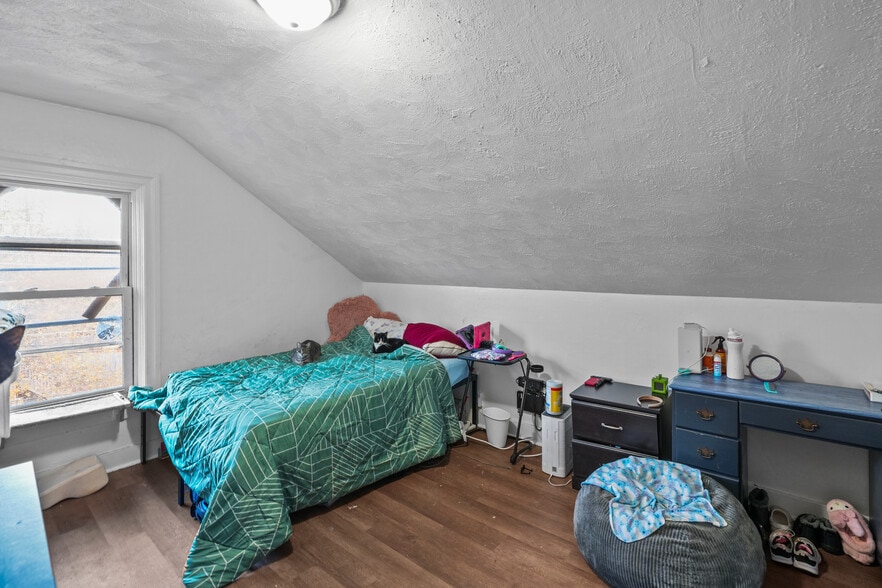 More Photos Of 79 Hamlet Ave, Woonsocket Apartments For Sale