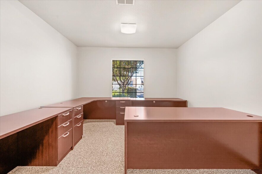 More Photos Of 324-330 Bullard Ave, Clovis Office For Sale