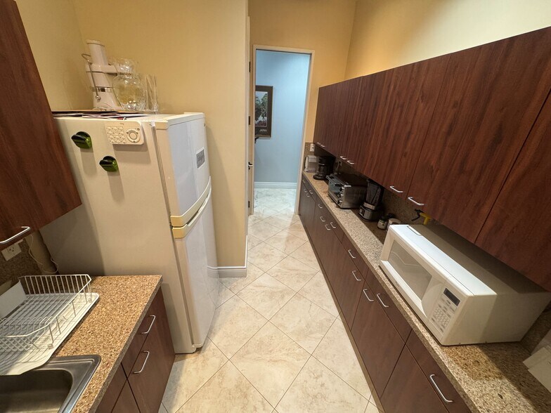 More Photos Of 6701 S Red Rd, South Miami Medical For Sale