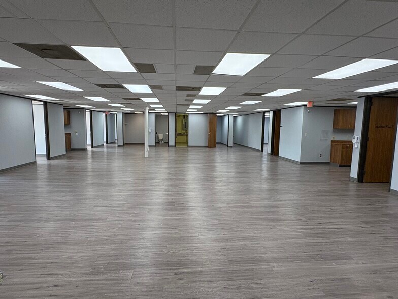 More Photos Of 1602 N Mechanic St, El Campo Land For Lease