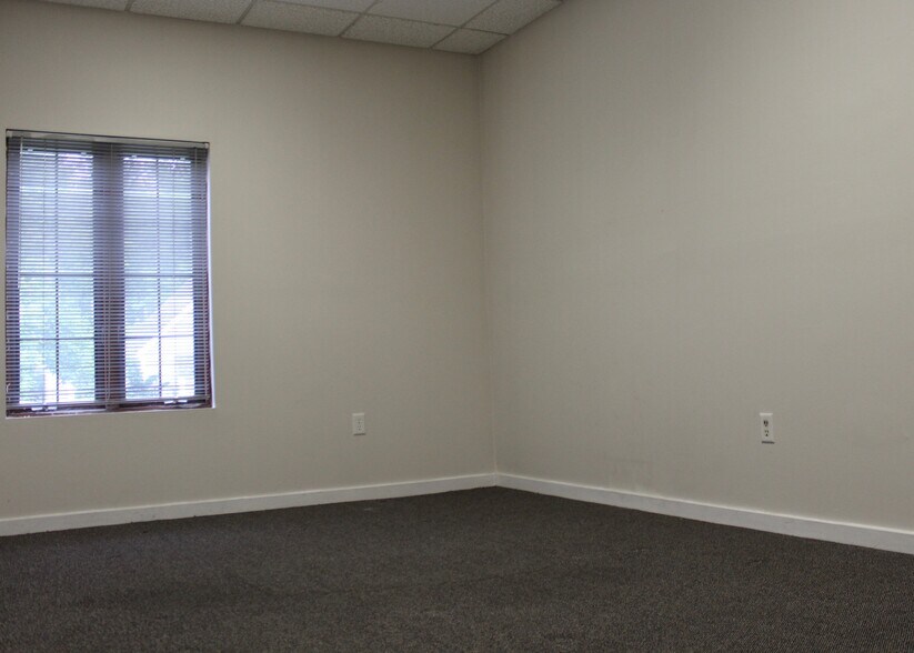 More Photos Of 19-22 Mystic Ln, Malvern Medical For Lease