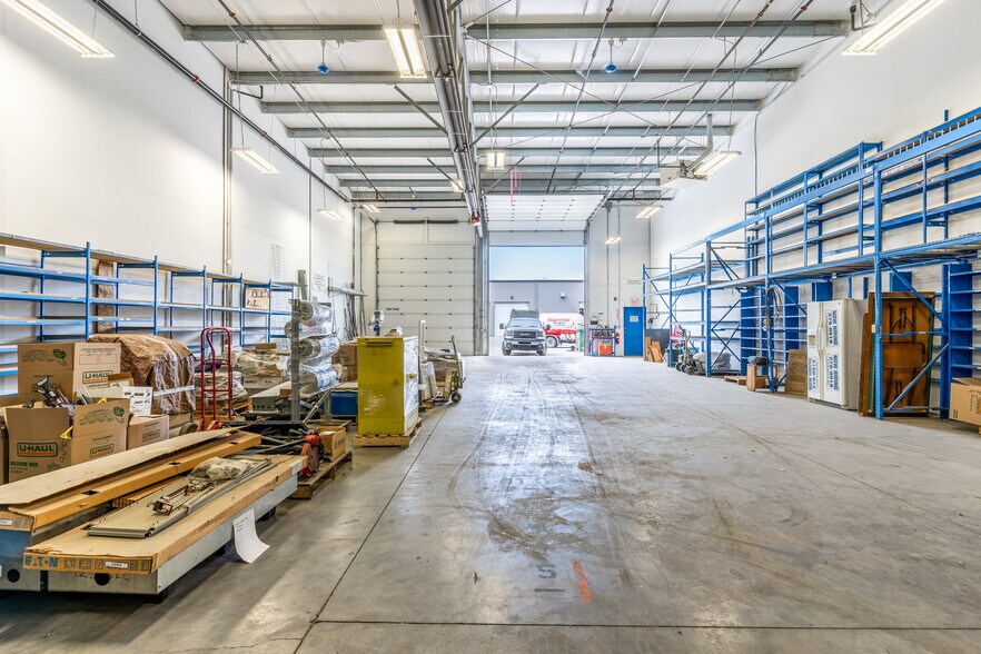 More Photos Of 5555 51st Ave SE, Calgary Warehouse For Sale