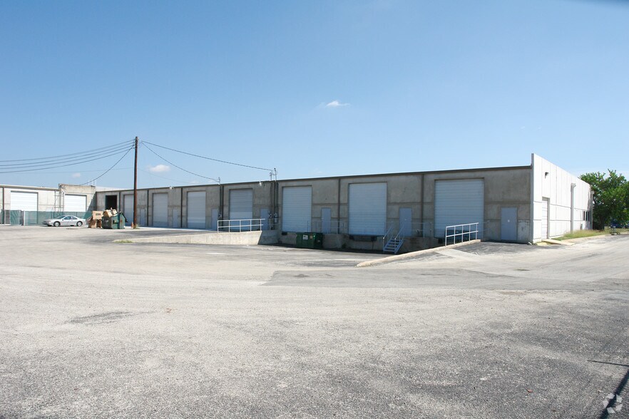 More Photos Of 1300 Smith Rd, Austin Warehouse For Lease
