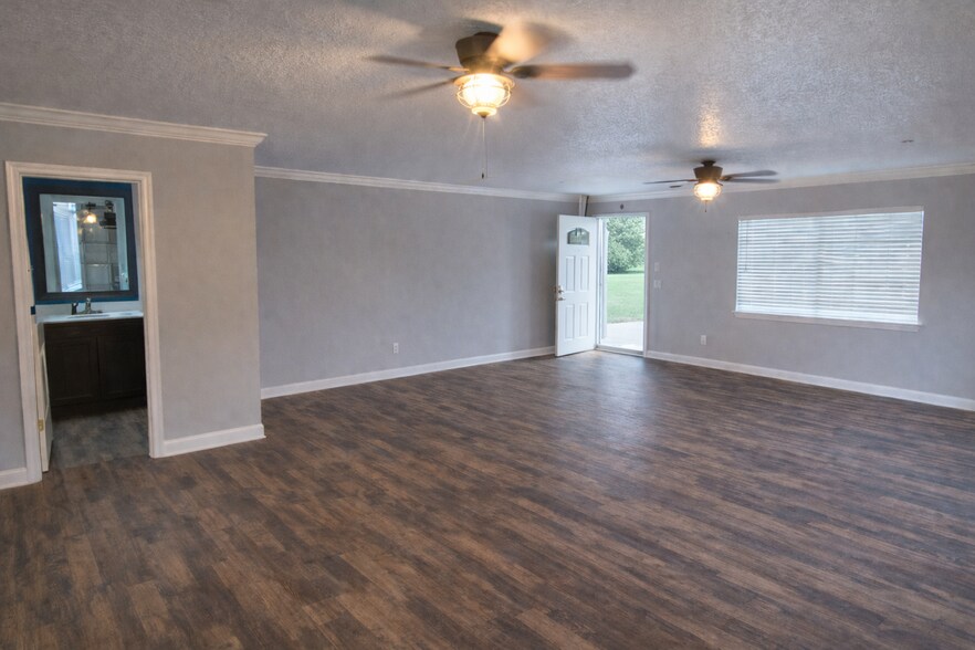 More Photos Of 11831 State Road 52, Hudson Office For Sale