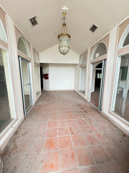 More Photos Of 611 Lincoln Ave, Robstown Freestanding For Sale