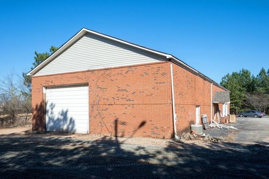 More Photos Of 9497 Thornton Blvd, Jonesboro Flex For Sale