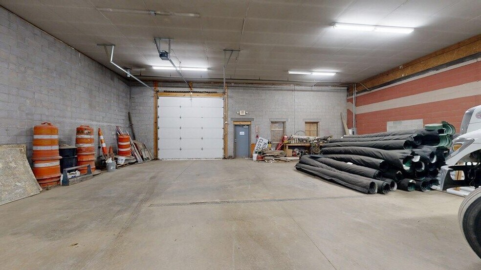 More Photos Of 401 Ashland Rd, Mansfield Freestanding For Sale