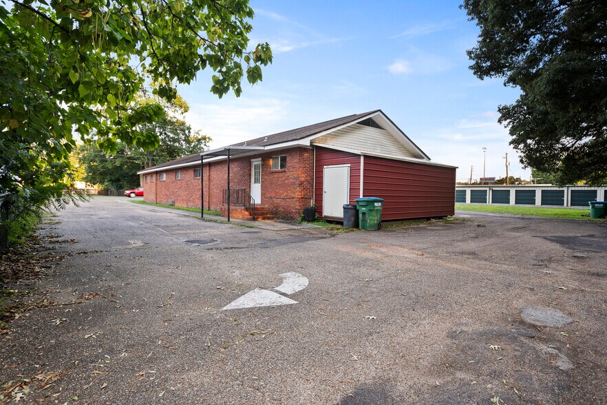 More Photos Of 130 N Main St, Petal Medical For Sale