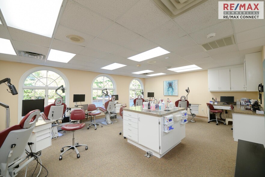 More Photos Of 401 Oyster Point Rd, Newport News Medical For Sale