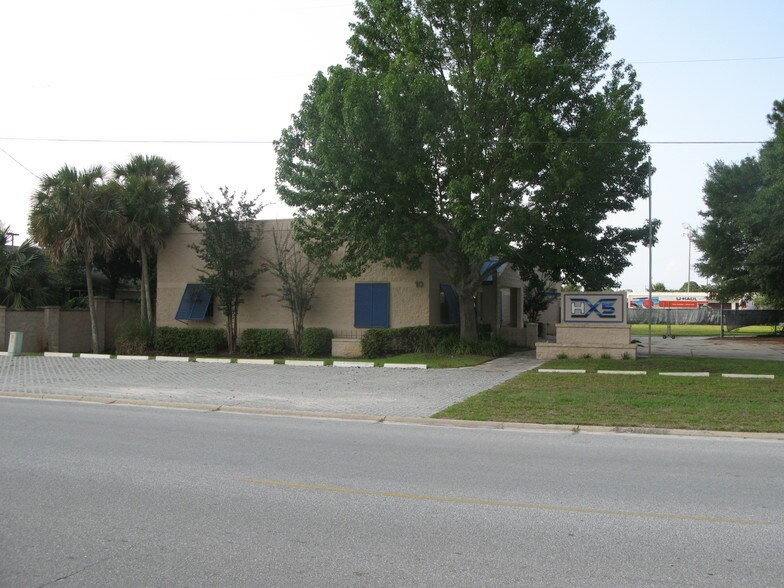 More Photos Of 10 Industrial St, Fort Walton Beach Flex For Lease