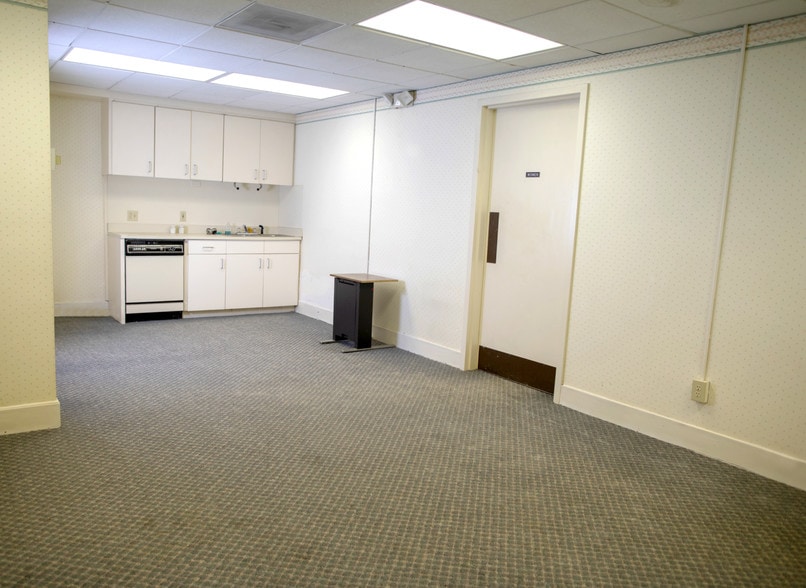 More Photos Of 39 2nd St NW, Hickory Office For Sale