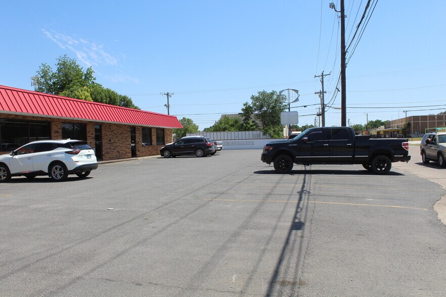 More Photos Of 1223 Main St, Woodward Fast Food For Sale