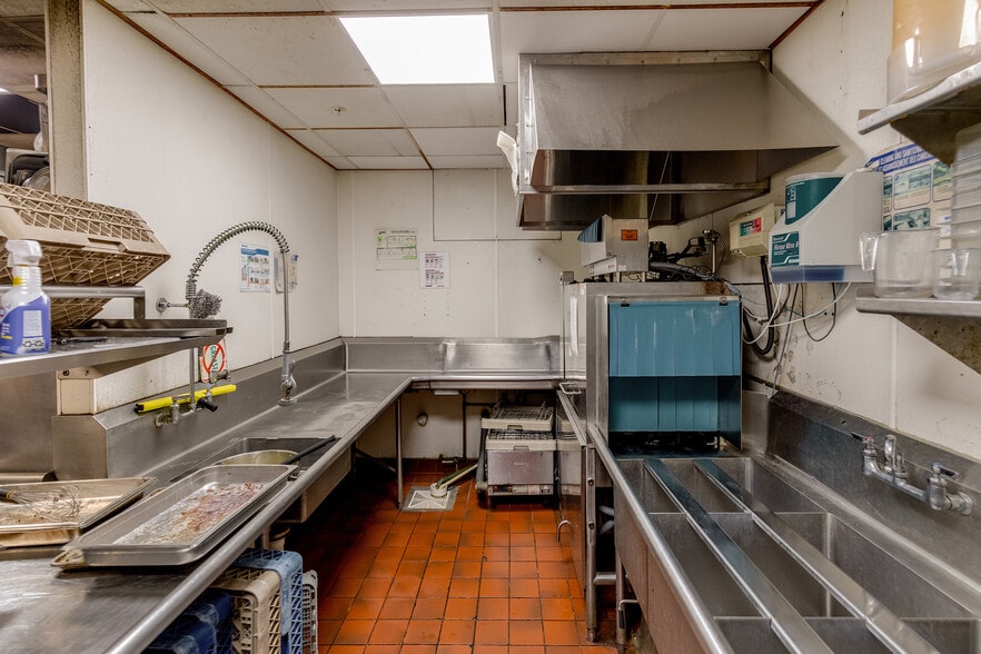 More Photos Of 15115 Edgewood Dr, Brainerd General Retail For Sale