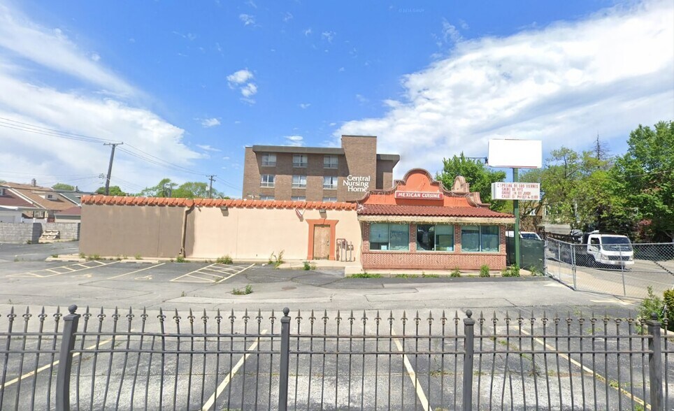 More Photos Of 2430 N Central Ave, Chicago Restaurant For Sale