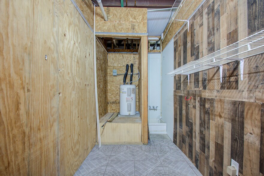 More Photos Of 6555 Navigation Blvd, Houston Warehouse For Lease