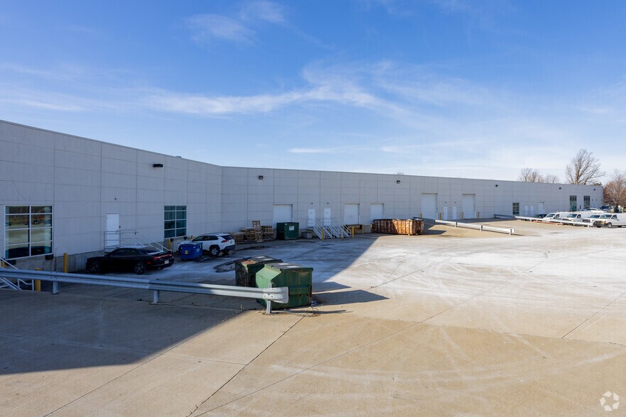 More Photos Of 18013 Cleveland Pkwy Dr, Cleveland Light Manufacturing For Lease