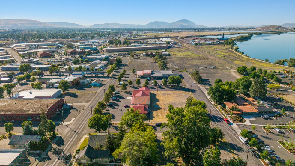 More Photos Of 422 S 5th St, Klamath Falls Office For Sale
