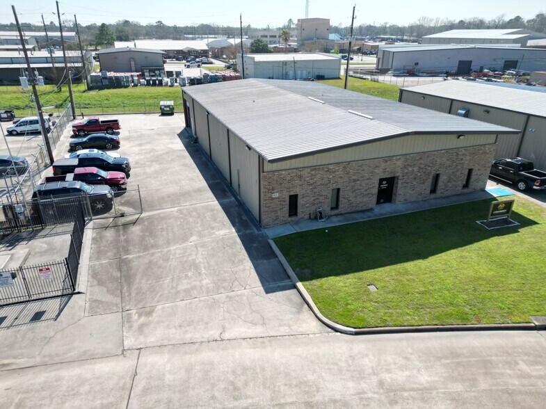 Primary Photo Of 1804 Rotary Dr, Humble Warehouse For Lease