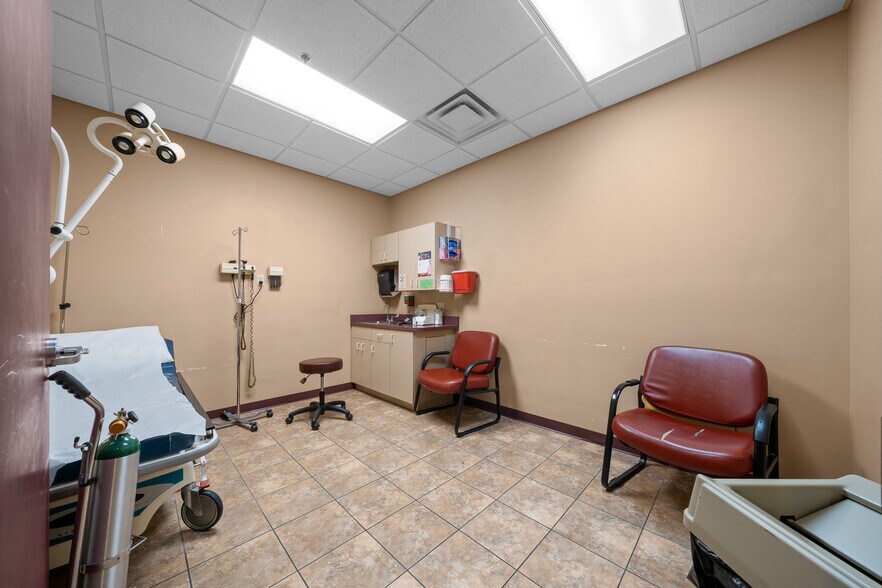 More Photos Of 2500 Citrus Blvd, Leesburg Medical For Sale