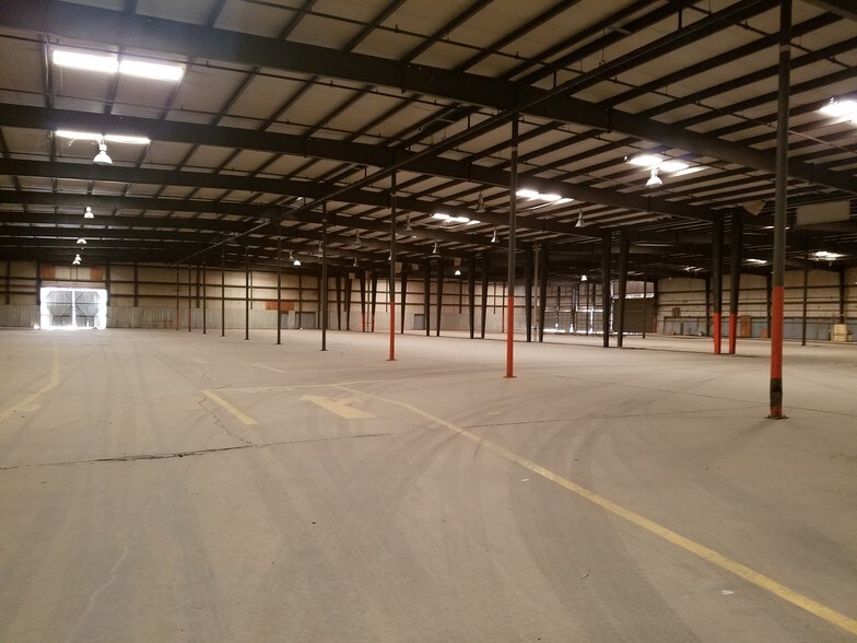 More Photos Of 110 W Borderland Rd, El Paso Warehouse For Lease