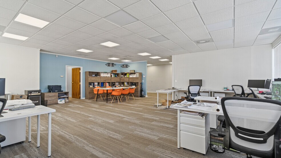 More Photos Of 1510 E Colonial Dr, Orlando Office For Lease