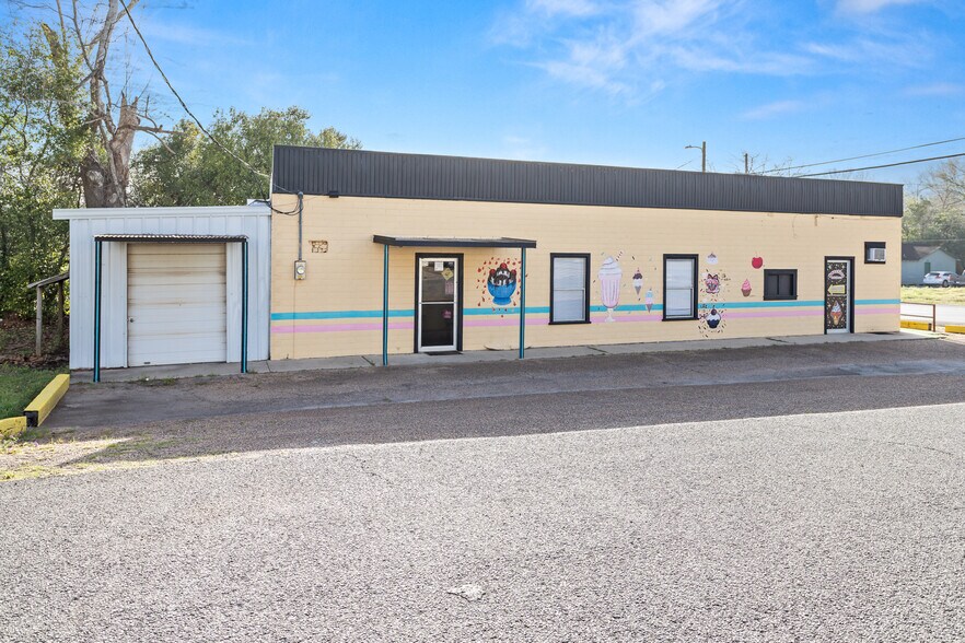 More Photos Of 201 E Bluff St, Woodville Restaurant For Sale