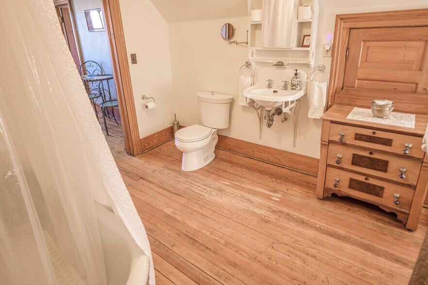 More Photos Of 310 E 2nd St, Trinidad Hospitality For Sale