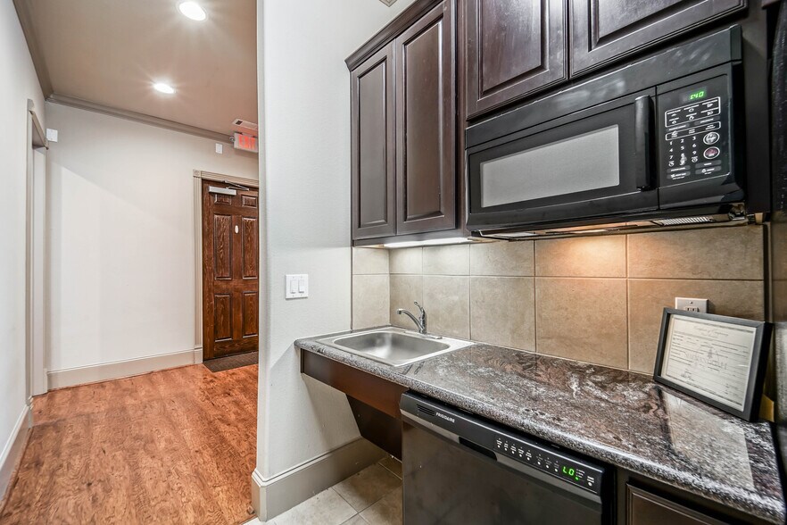 More Photos Of 256 Ed English Dr, Shenandoah Medical For Sale