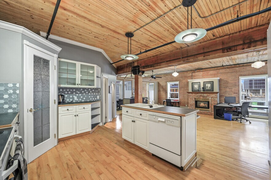 More Photos Of 535 10th Ave SW, Calgary Apartments For Sale