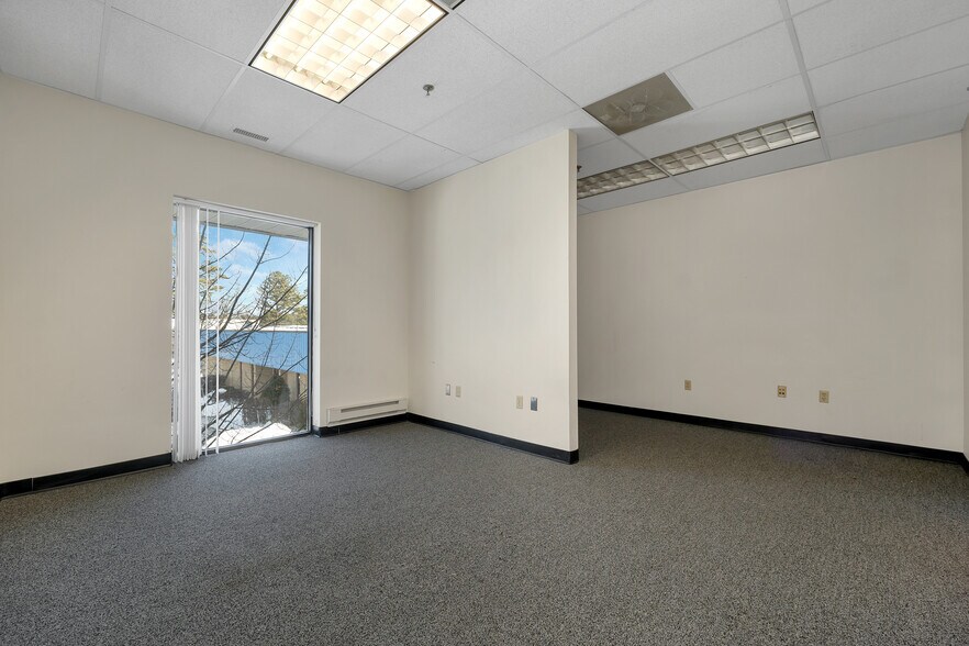 More Photos Of 41 Simon St, Nashua Flex For Lease