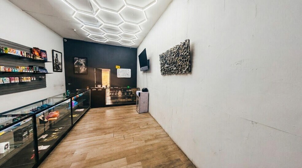 More Photos Of 5001-5005 Lankershim Blvd, North Hollywood Unknown For Lease