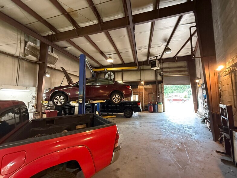 More Photos Of 862 Bartlett Rd, Memphis Auto Repair For Sale