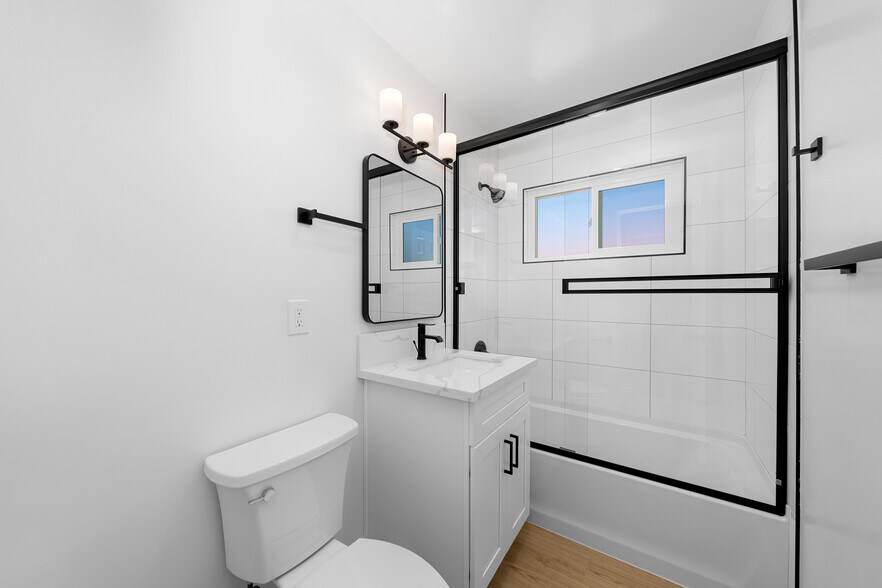 More Photos Of 1644 Grove St, San Diego Apartments For Sale