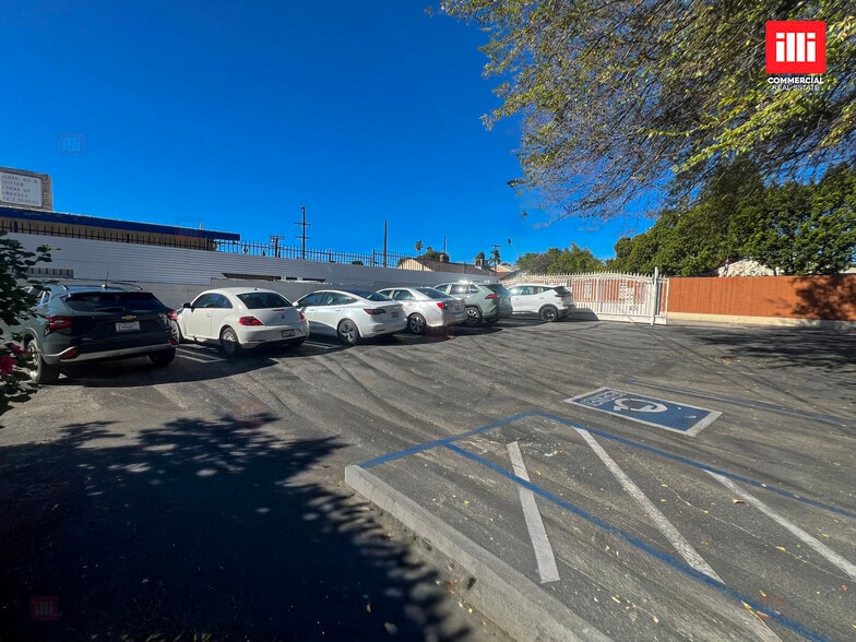 More Photos Of 17447 Chatsworth St, Granada Hills Medical For Lease