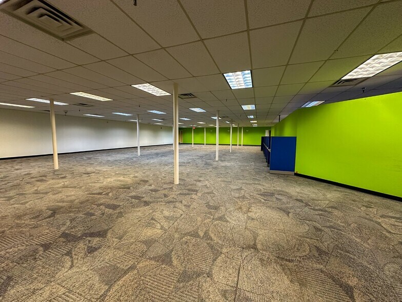 More Photos Of 806 Willowcreek Dr, Jacksonville Warehouse For Lease