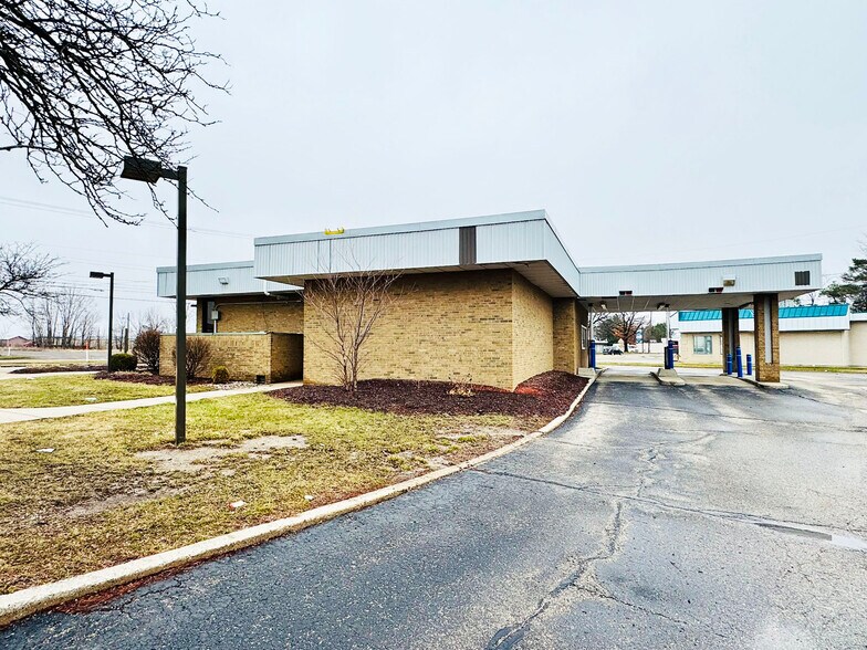 More Photos Of 5101 N Grand River Ave, Lansing Bank For Sale