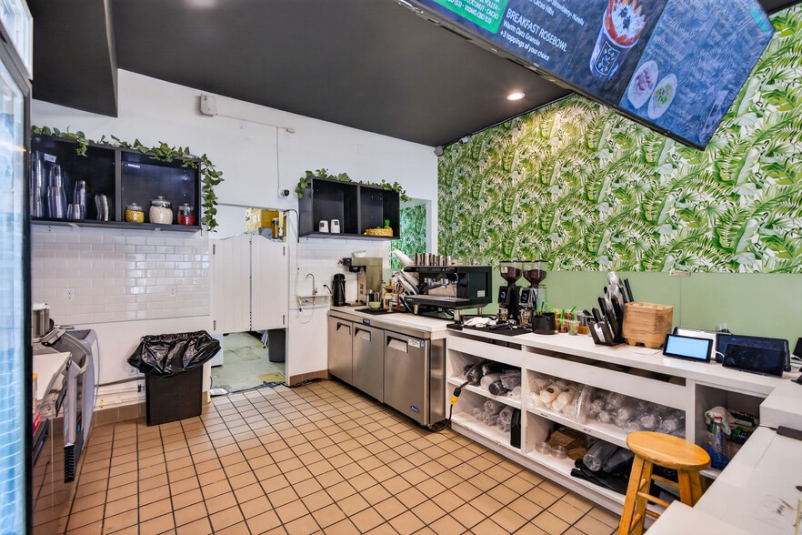 More Photos Of 11925-11927 Ventura Blvd, Studio City Storefront For Lease