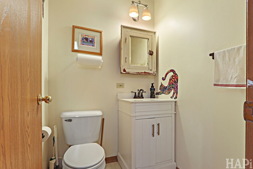 More Photos Of 4403 S Roberts Rd, Island Lake Veterinarian Kennel For Sale