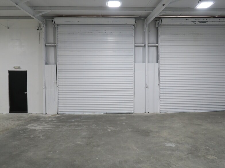 More Photos Of 5638 Star Ln, Houston Auto Dealership For Lease